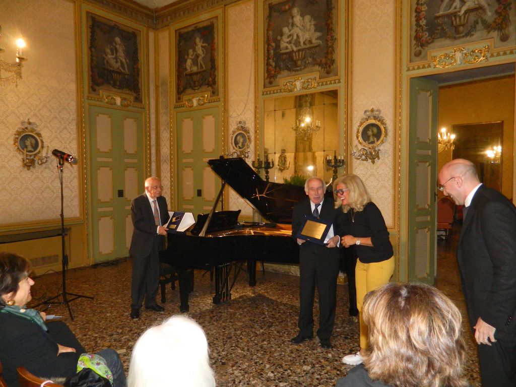 La musica mantiene giovani....